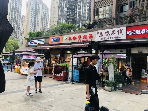 大润发超市门口!总价45万商铺!年租30
