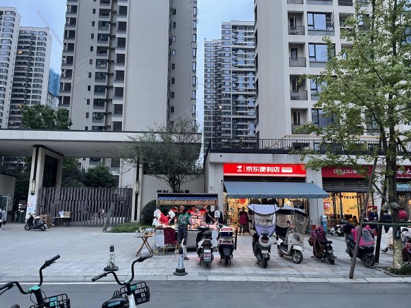 小区门口间超市出售!3000户小区需要赶